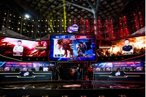 由中场核心 由中场核心